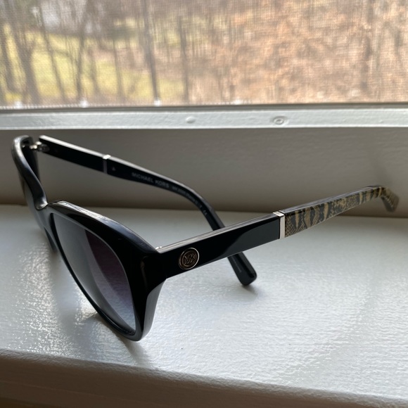 Sunglasses with zero scratches - Picture 2 of 4